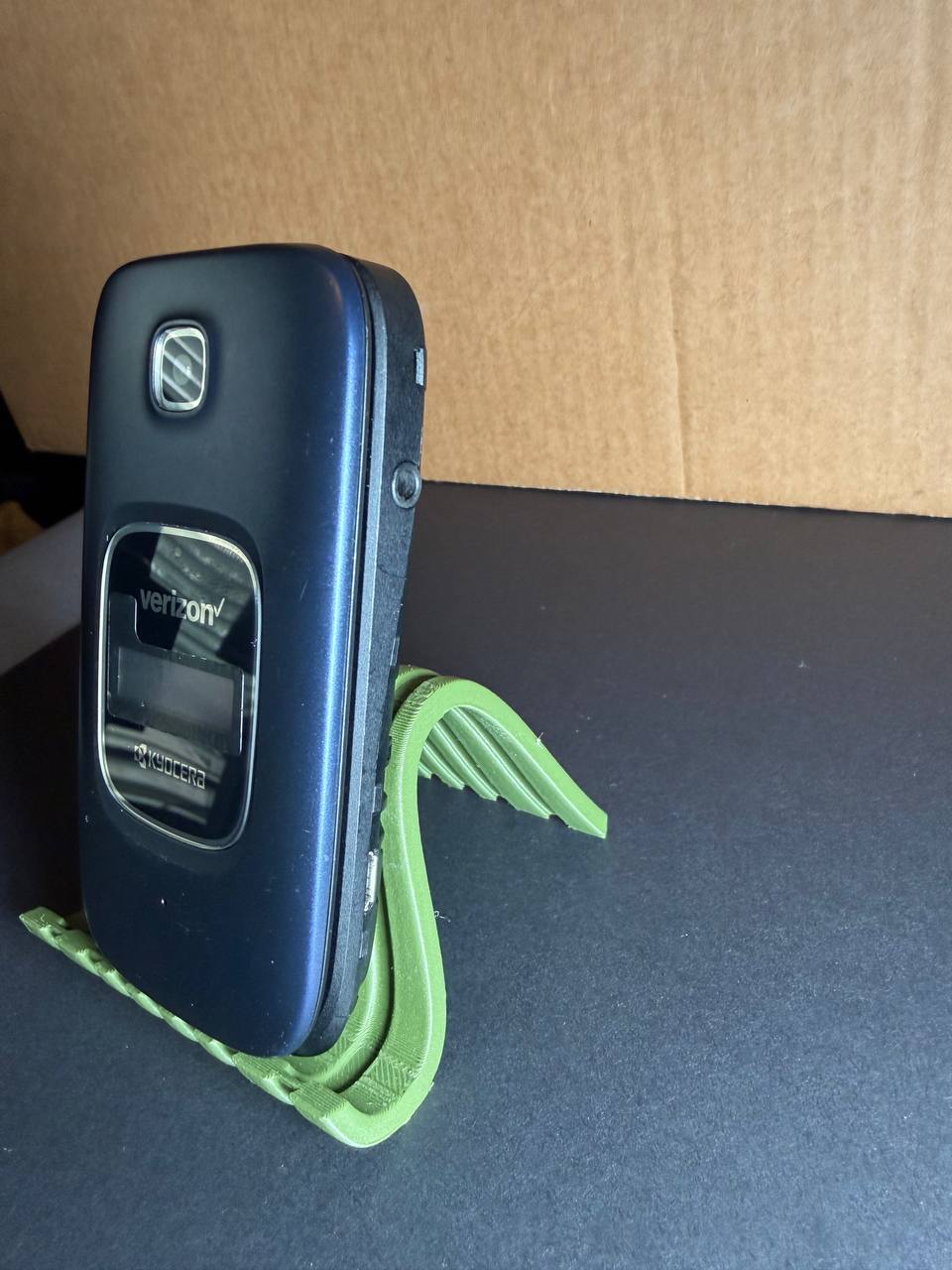 Kyocera Cadence 4g LTE S2720 Verizon flip phone used